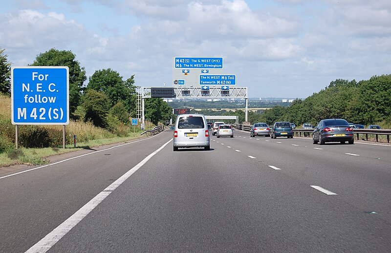 File:M6 motorway, one mile to Junction 3A - geograph.org.uk - 4597208.jpg