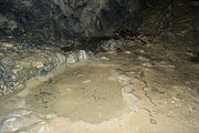 Sinterbecken im hinteren Bereich der Höhle