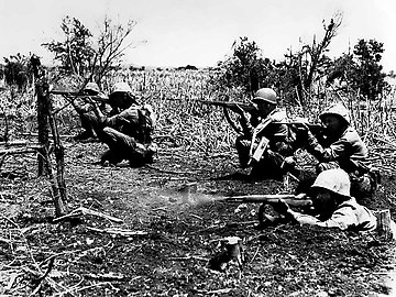 پرونده:Marines_mopping_up_Tinian_Island.jpg