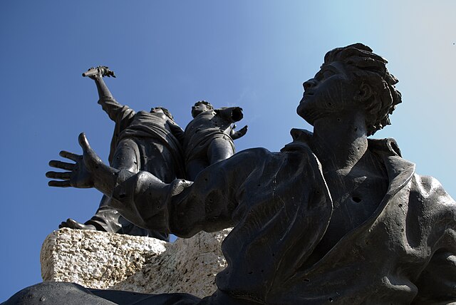 Image: Martyrs' Square Statue Beirut Lebanon
