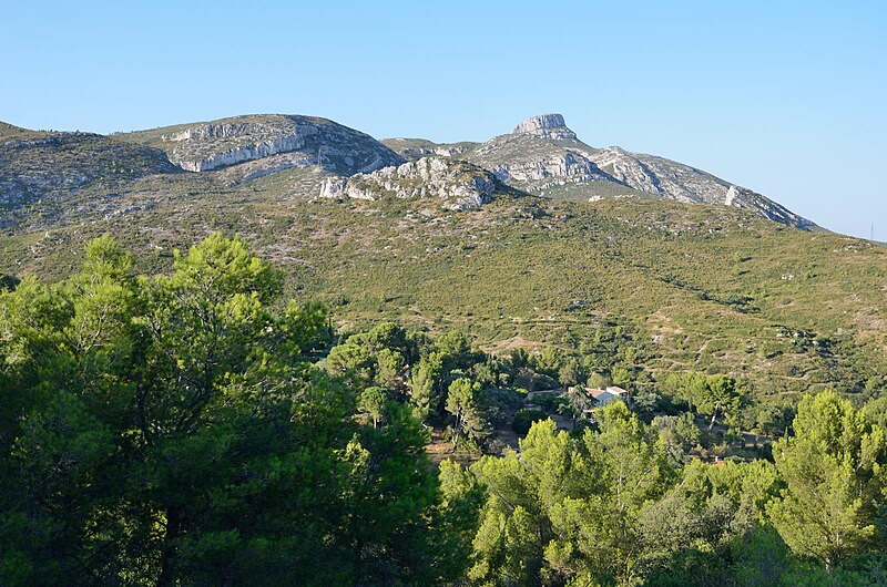 File:Massif du Garlaban.jpg