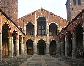 Atrio románico en la basílica de San Ambrosio, Milán