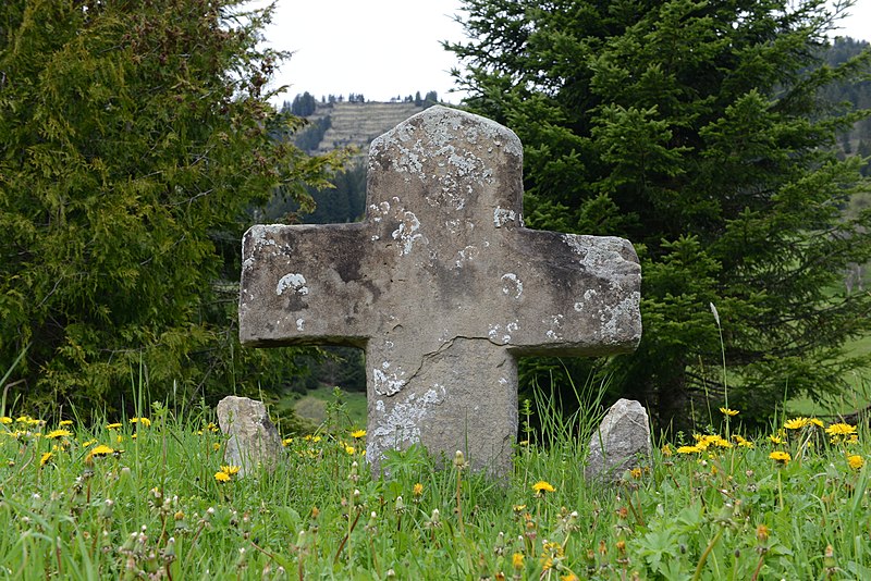 File:Mittelberg, Sühnekreuz, Böhringer.JPG