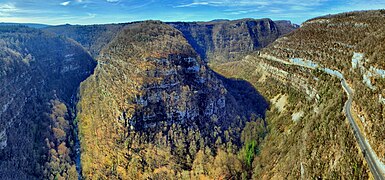 Boucle de la Loue dans les gorges de Nouailles.