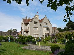 Nailsea Court - (ĝardenoj malfermiĝas tagon) - geograph.org.uk - 1638651.jpg