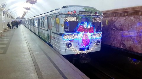 Файл:New Year train 2017 in Moscow Metro.webm
