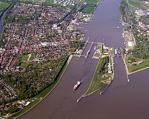 Von der Elbe durch die Schleusen in den Nord-Ostsee-Kanal