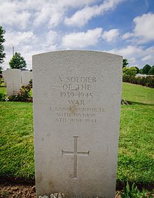 Grave of an unknown British Lance Corporal of the 50th Division, killed on D-day. Buried in Bayeux War Cemetery Normandy 2013 (9214509834).jpg