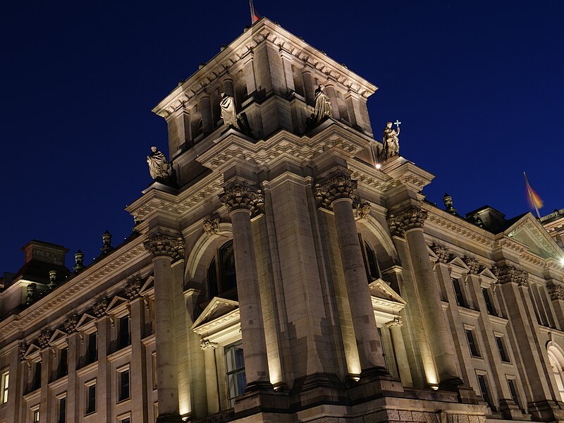 File:North-east of the Reichstag building at night 01.jpg