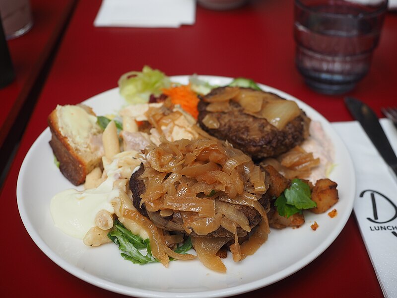 File:Onion steak for lunch at restaurant Dylan Marmoripiha.jpg