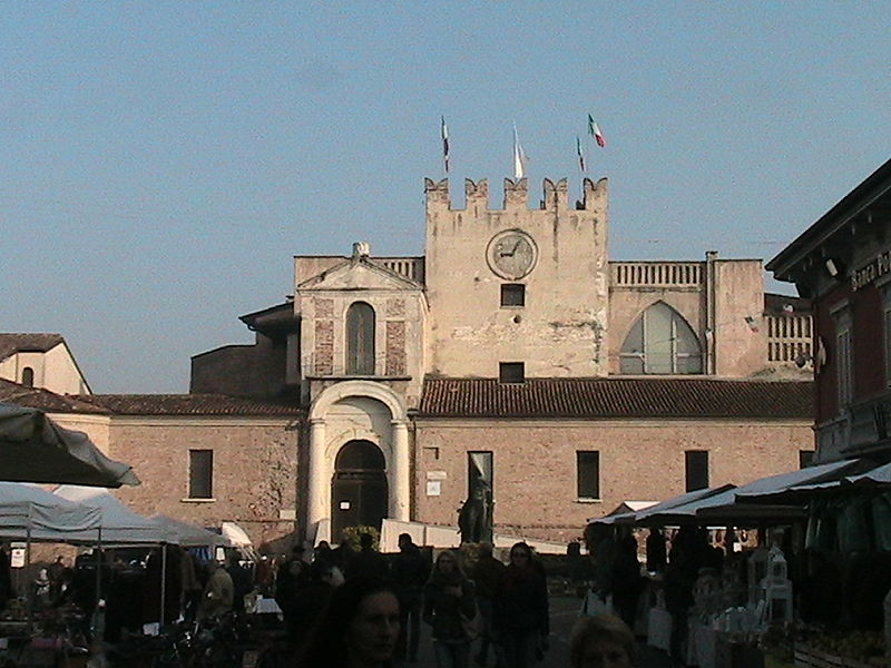 File:Orzinuovi 11 - Castello San Giorgio.JPG