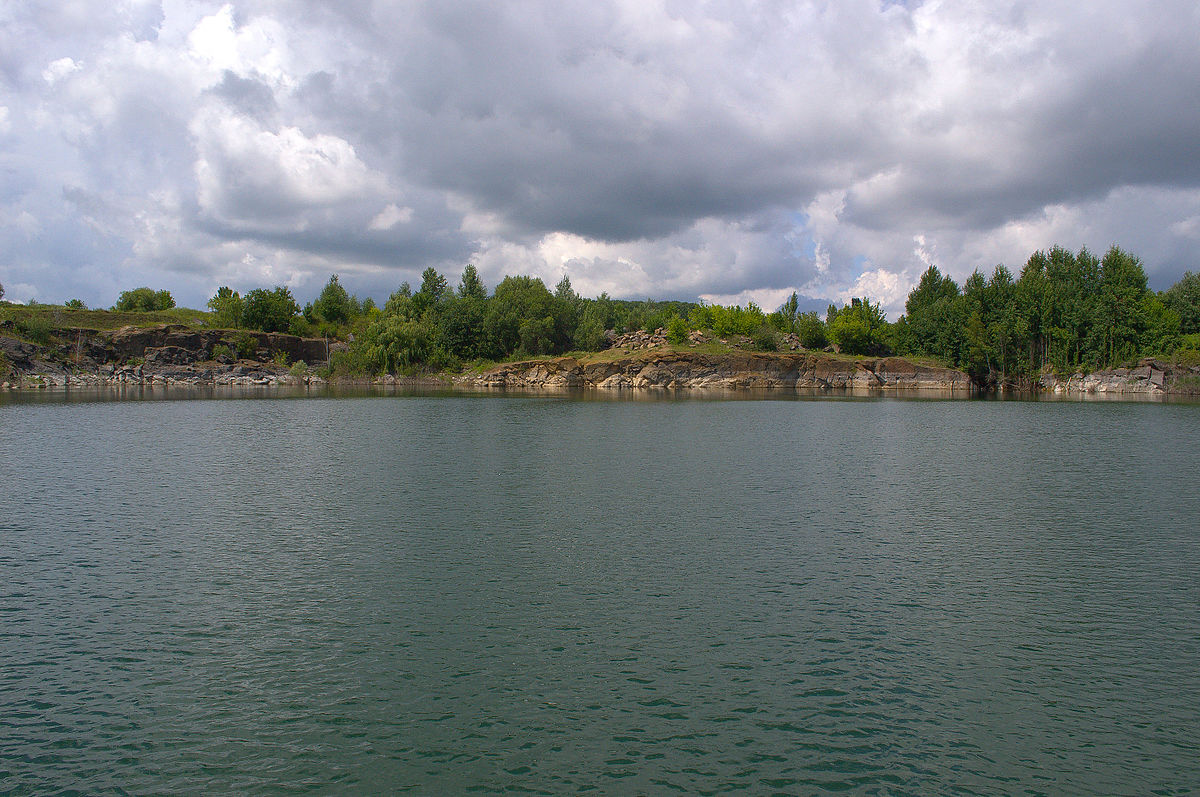 Карьер два человека. Outcrop of Labradorite on Golovinskiy Quarry.