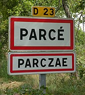 Signs in Gallo are very rare and the writing systems they use are unknown by most of the speakers. Parce - panneau D23.jpg