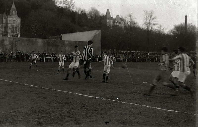 File:Partido de fútbol en el campo de Atotxa (2 de 4) - Fondo Car-Kutxa Fototeka.jpg