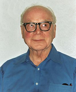Philip José Farmer American science fiction and fantasy writer (1918–2009)