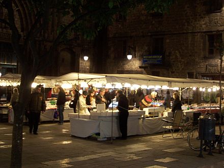 Market at Plaça del Pi at night