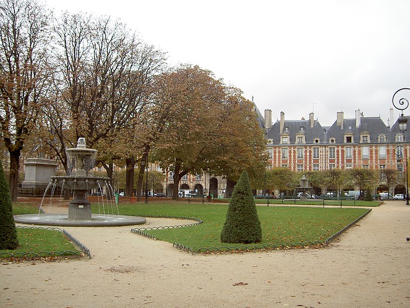 File:Place des vosges 1.JPG