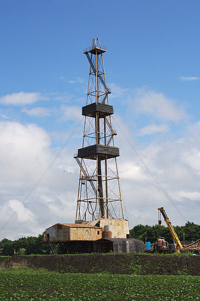 File:Poltava Oblast - drilling rig 1D.jpg