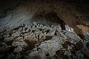 Der große Versturz vor dem 12 m höher gelegenen Höhlenende