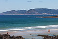 Praia do río Sieira co monte Louro ó fondo. Xuño. Porto do Son. Galiza.jpg