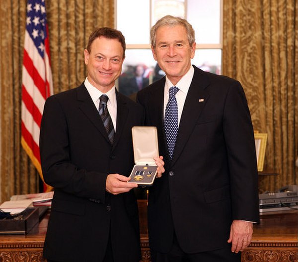Sinise with President George W. Bush after receiving the Presidential Citizens Medal in 2008