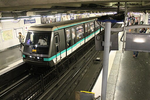 Raumur - Sbastopol Metro, Paris July 2014