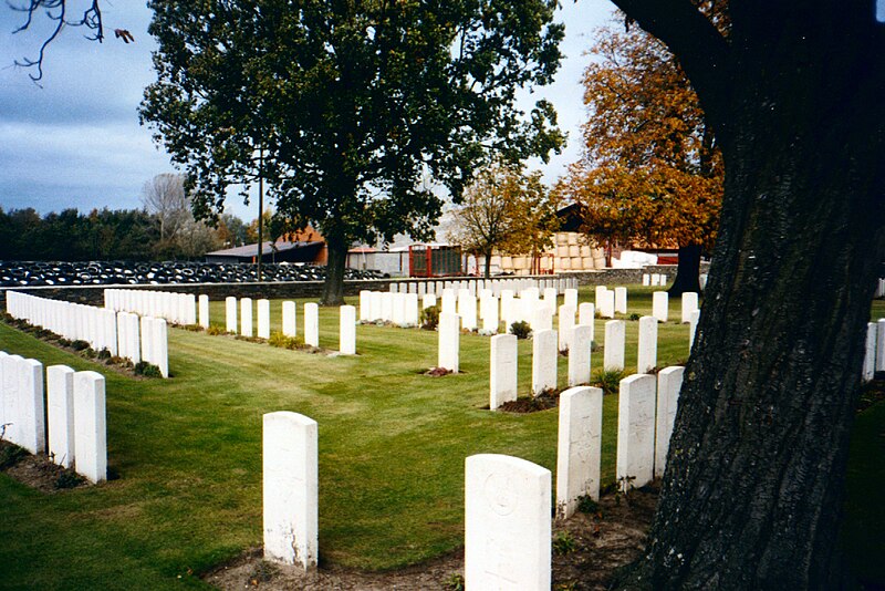 File:Railway Dugouts cemetery (514815317).jpg