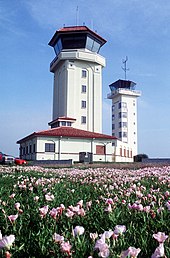 La vecchia torre di controllo e la nuova, 1997.