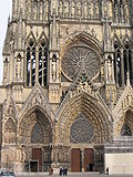 Fronte ovest della cattedrale di Reims, archi a sesto acuto entro archi (1211–1275)