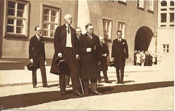 King Gustaf V of Sweden and Elder of State August Rei (right) in Tallinn, 1929