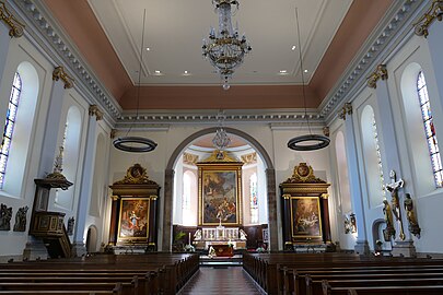 Interiör, utsikt över altaret