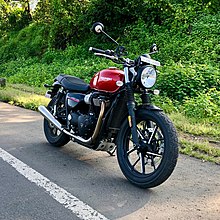 2019 Street Twin, Triumph's entry level motorcycle in the Triumph Bonneville range ST-34-front.jpg