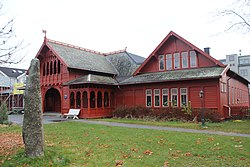 Kurbadet is housed in one of the largest wooden buildings in the Nordics. Sandefjord dom zdrojowy 2.jpg