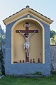 English: Wayside chapel with crucifix at the cemetery Deutsch: Kapelle mit Kruzifix am Friedhof