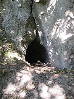 A Sas-kövi-barlang bejárata