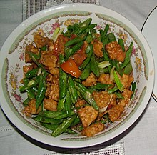 Sautéed tempeh with string green beans, an Indonesian dish