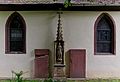 Schlosskapelle Stegen-Weiler Die südliche Außenwand der Kapelle mit den Grabsteinen der Famile Moser