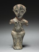 女性人物；來自塞爾維亞的溫查文化；公元前4500-3500年；塗以油漆的燒製黏土；全長16.1公分；克利夫蘭藝術博物館（美國俄亥俄州）