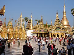 A crowded day at Shwedagon