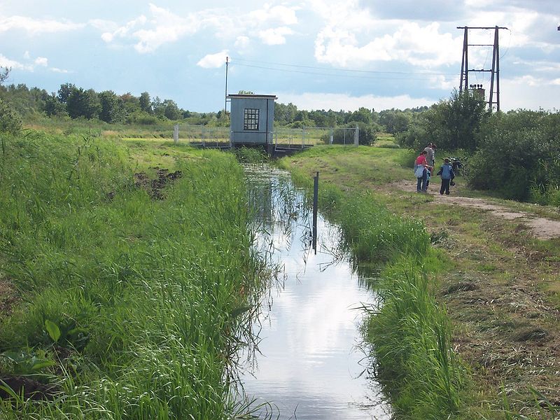 File:SlowinNP-canal1.JPG