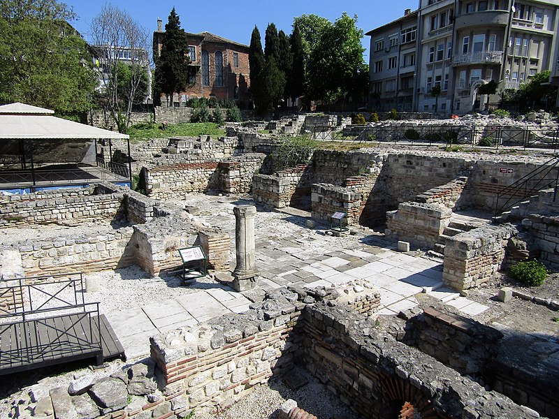 File:Small Roman thermae in Varna 06.jpg