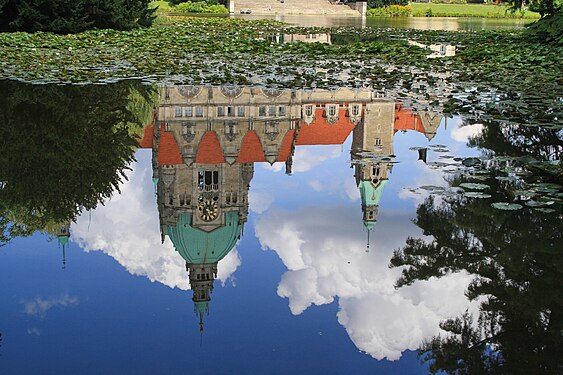 Das Neue Rathaus in Hannover- Spiegelbild im Maschteich.