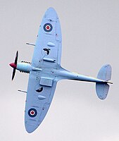 El Supermarine Spitfire, amb ales físicament el·líptiques, permet recordar el principi de l'ala el·líptica