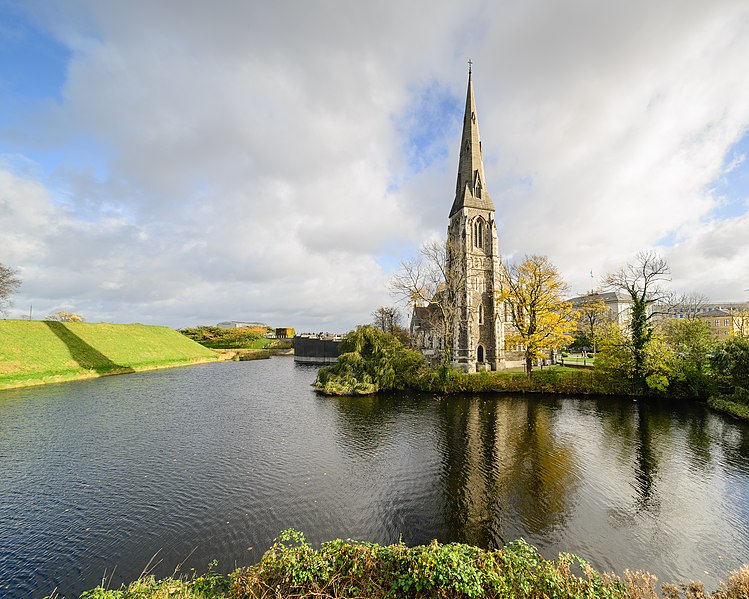 File:St Albans Church Copenhagen October 2018 02.jpg