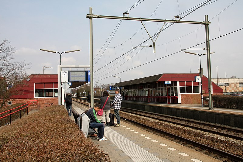 File:Station Alkmaar Noord perrons.jpg