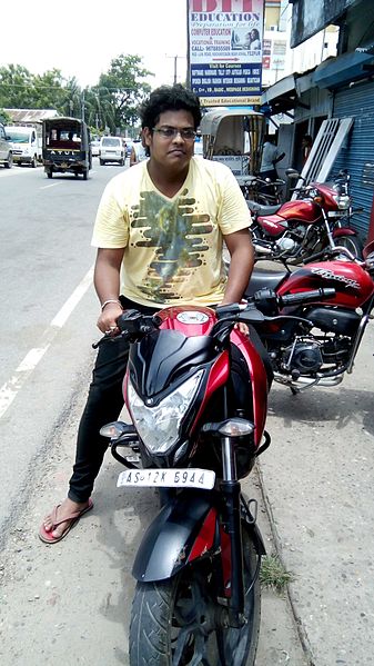 File:Subrata Ganguli with Pulsar NS 200.jpg