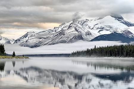 Fail:Sunrise at Maligne lake.jpg