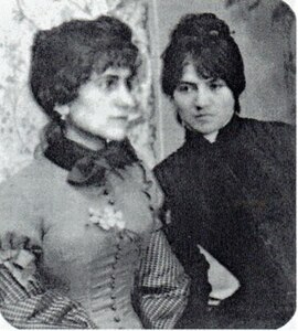 Suzanne Valadon und Jeanne Wenz (b) (c 1890) Foto Francois Gauzi.jpg