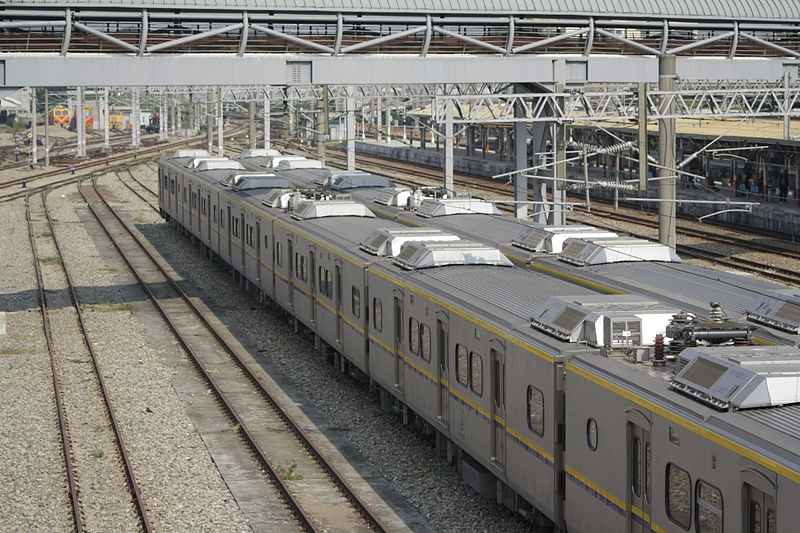 File:TRA-EMU800(EM803+804&EM805+806) in Chiayi Station 2013-12-08 003.JPG