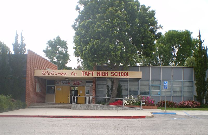 File:Taft High School Woodland Hills.JPG